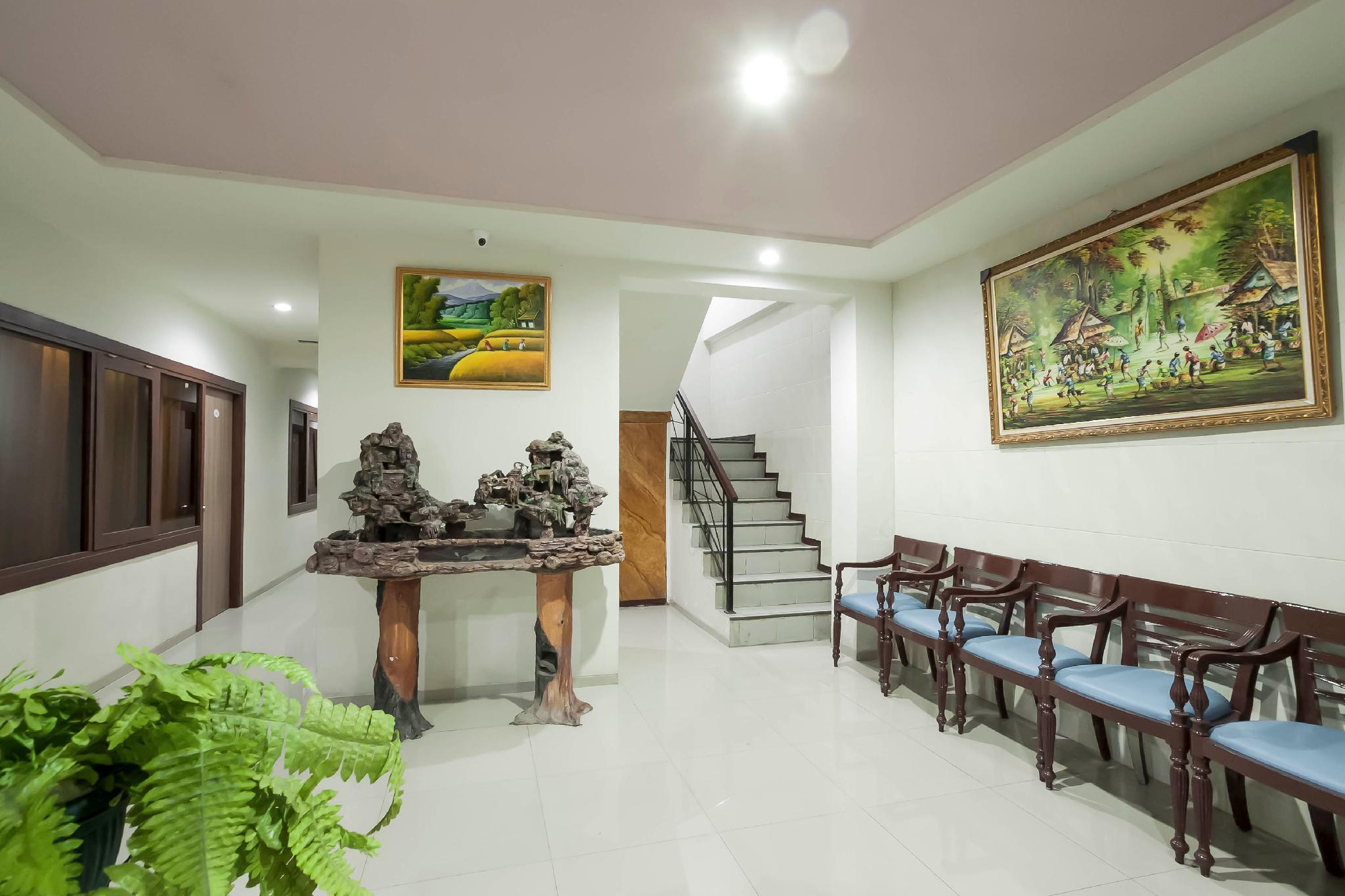 Hotel Reddoorz @ Panglima Sudirman Surabaya Exterior foto