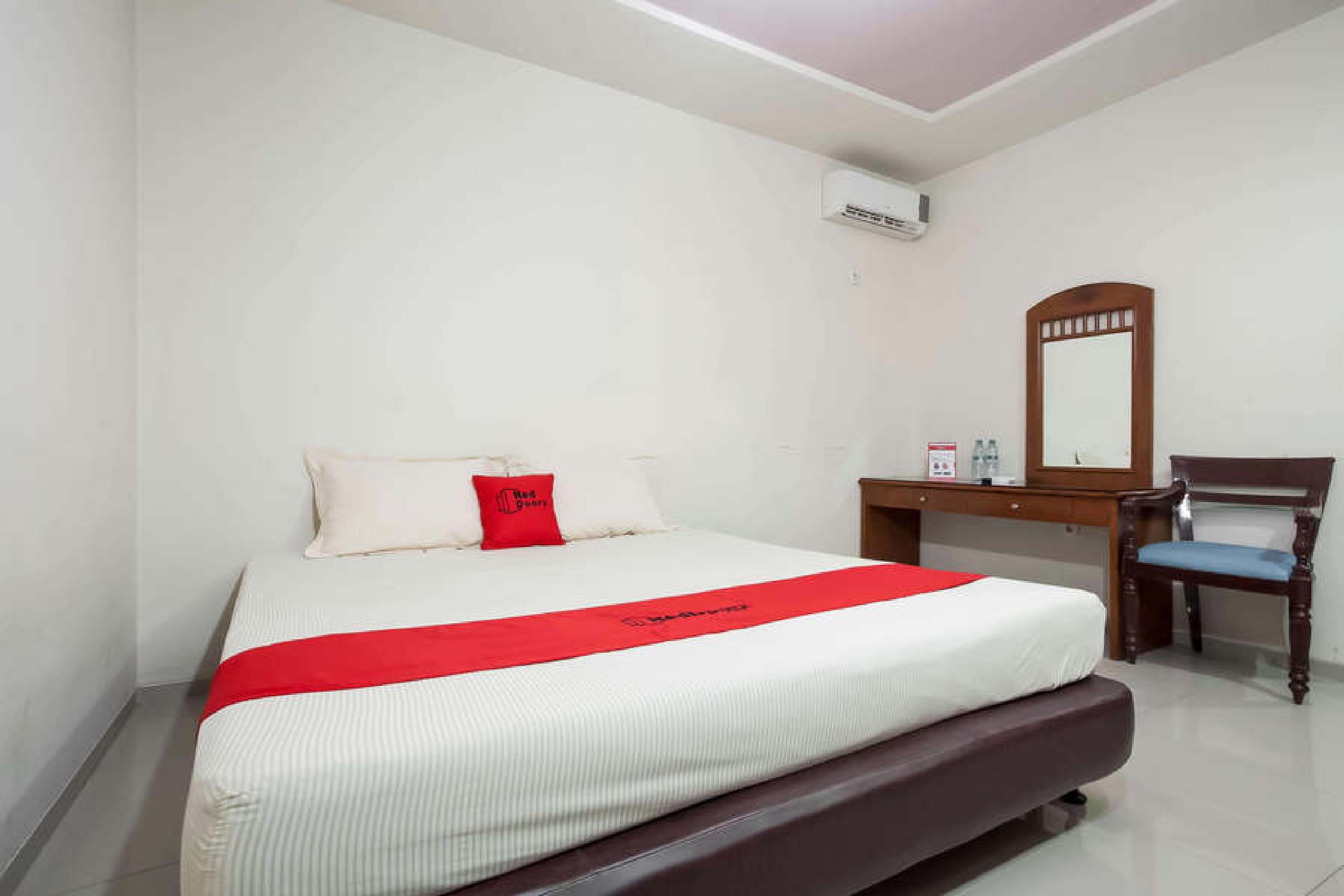 Hotel Reddoorz @ Panglima Sudirman Surabaya Exterior foto
