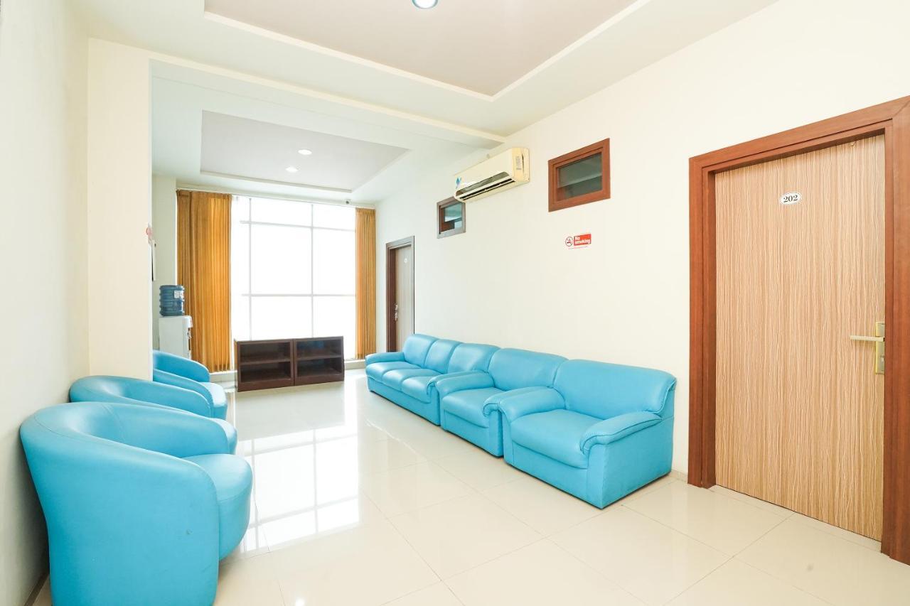 Hotel Reddoorz @ Panglima Sudirman Surabaya Exterior foto