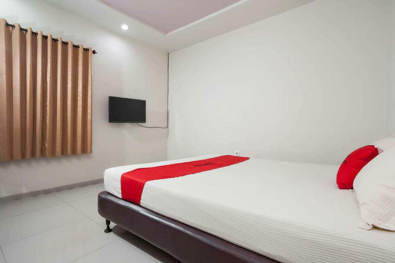 Hotel Reddoorz @ Panglima Sudirman Surabaya Exterior foto